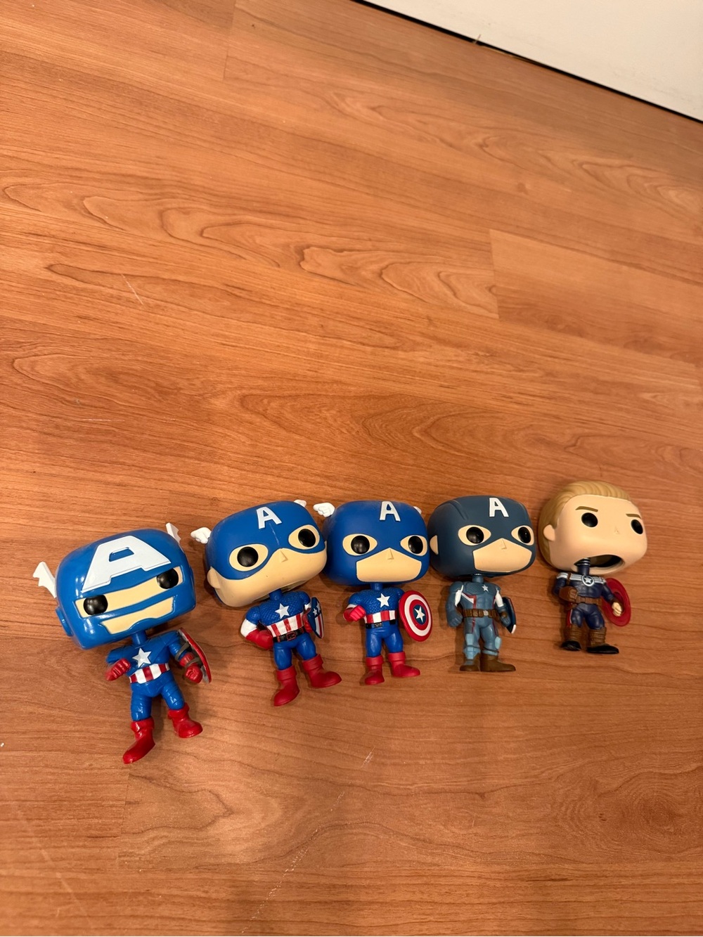 Set of 5 Funko Captain America Vinyl Figures - Blue, Red, White - Picture 2 of 4